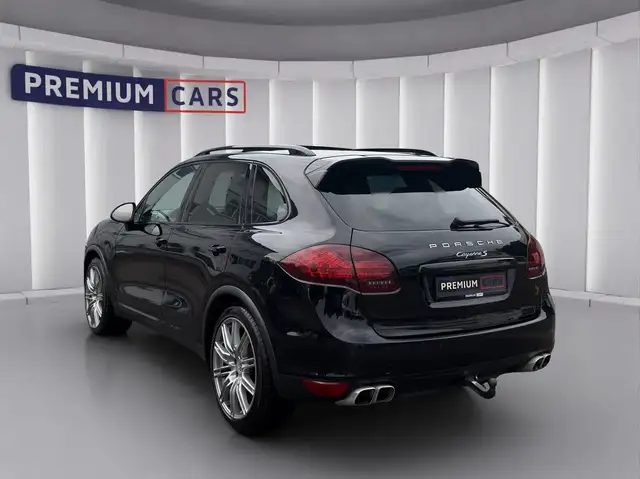 Porsche Cayenne view 3