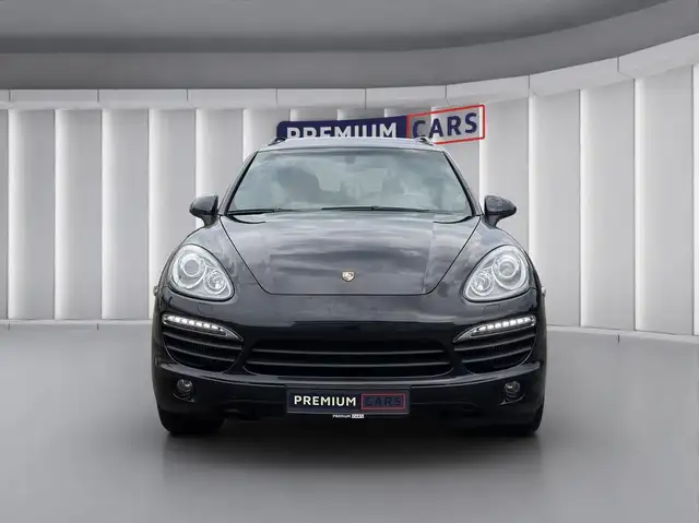 Porsche Cayenne view 8