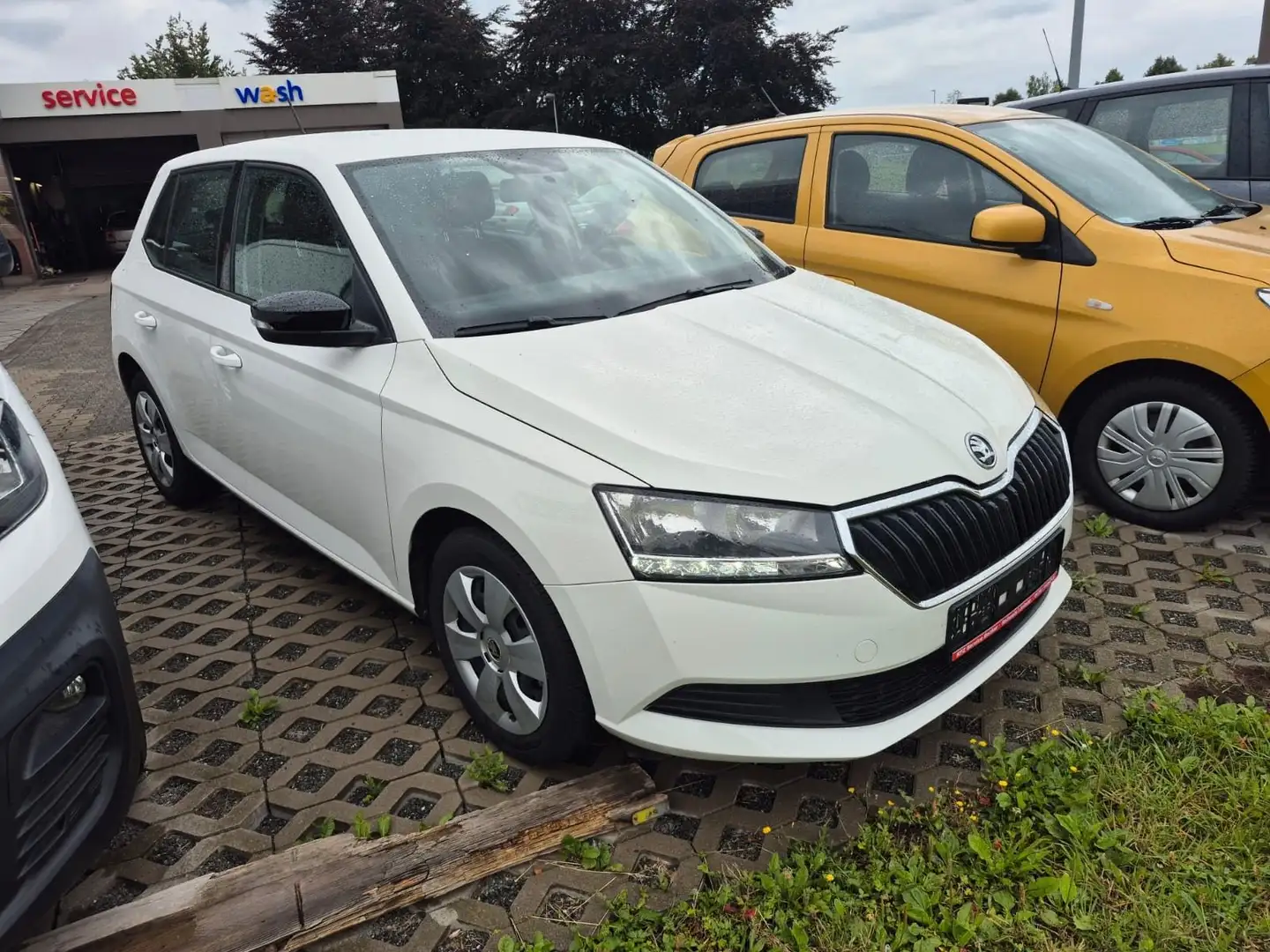 Skoda Fabia Active PDC 8 fach Klima Weiß - 2