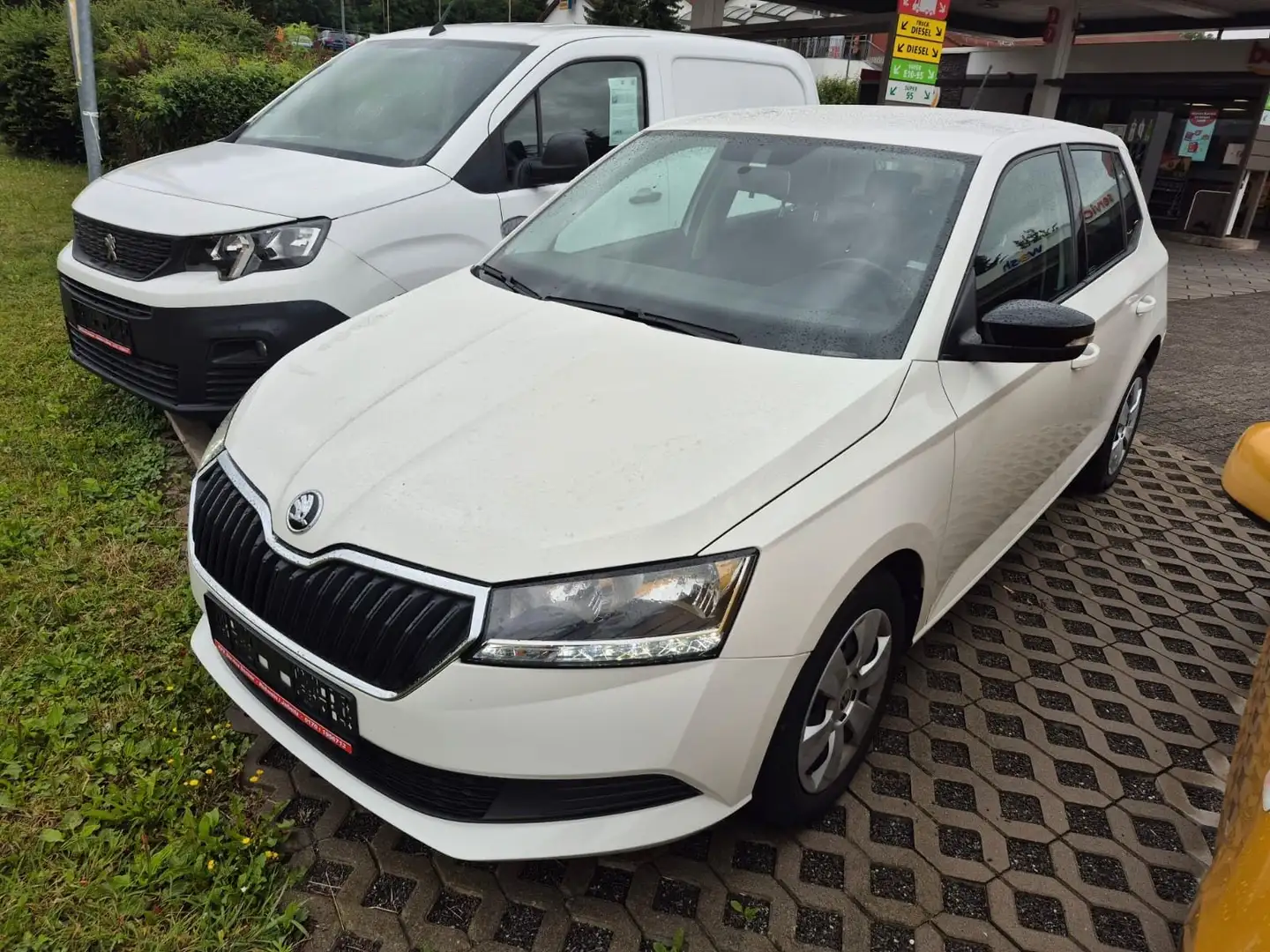 Skoda Fabia Active PDC 8 fach Klima Weiß - 1