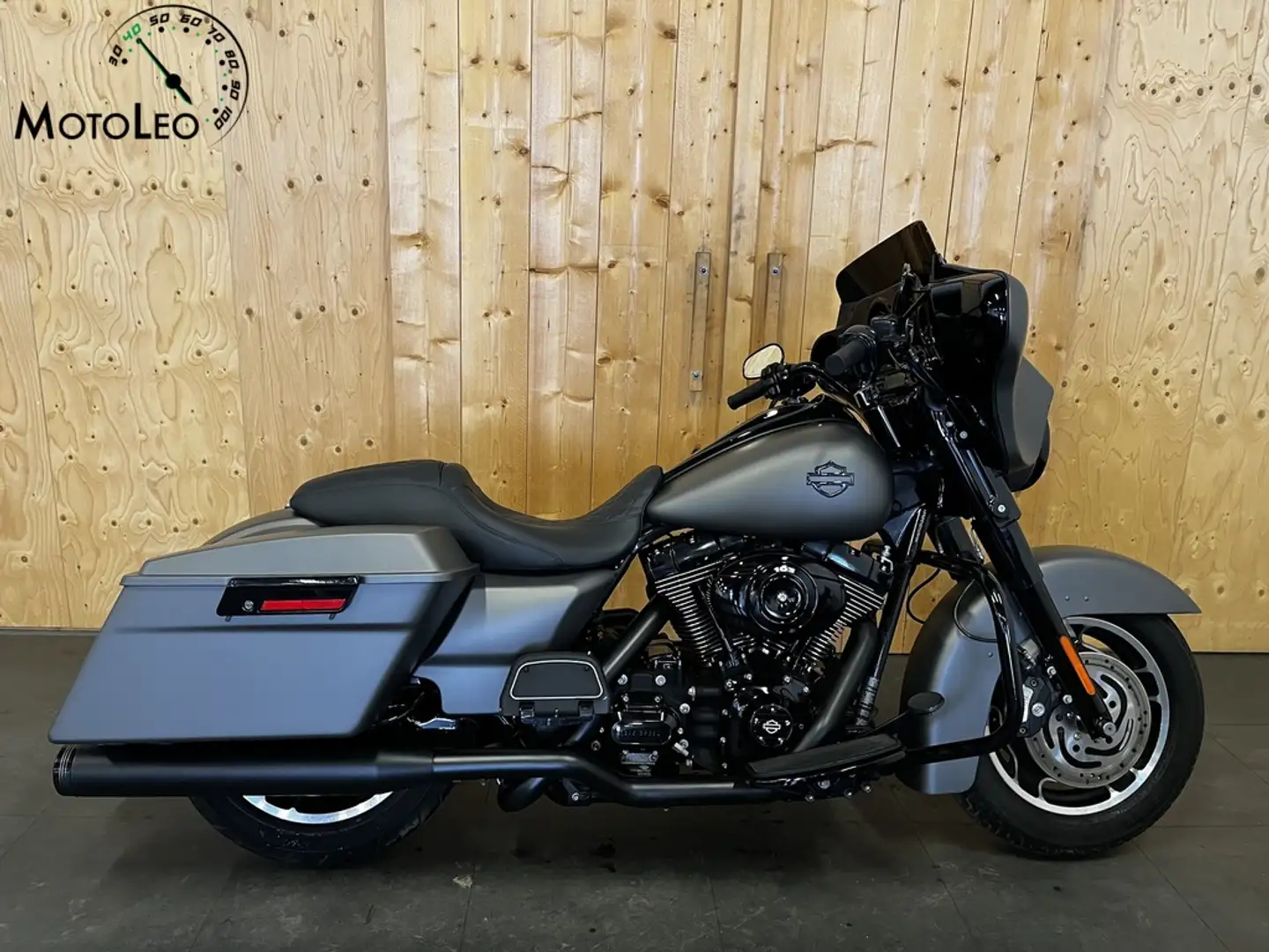 Harley-Davidson Street Glide FLHX siva - 1