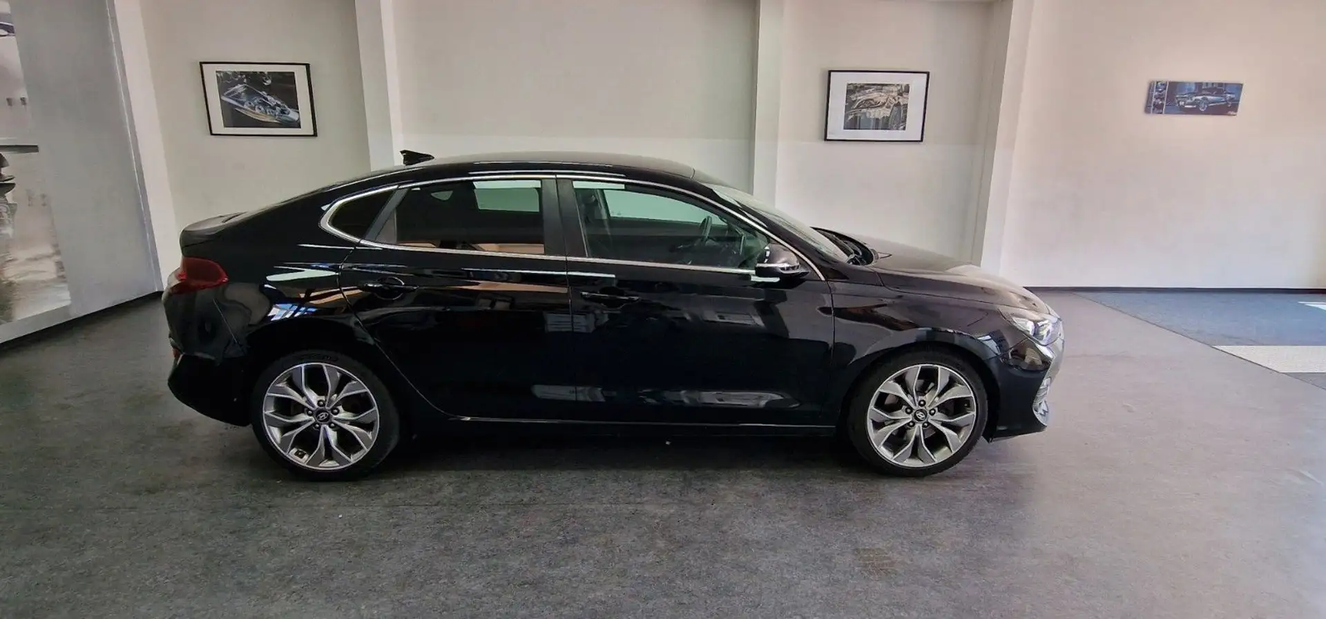 Hyundai i30 1.4 T-GDI Style Fastback 87.000 km TÜV 07/27 Schwarz - 1