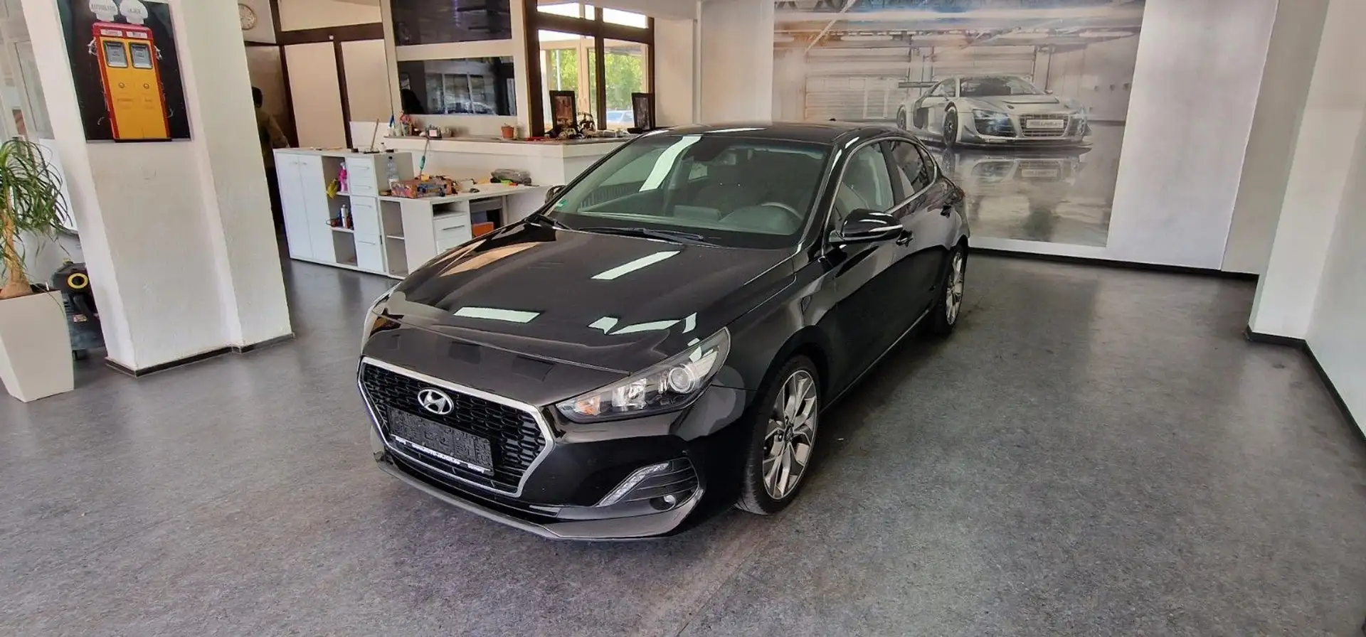 Hyundai i30 1.4 T-GDI Style Fastback 87.000 km TÜV 07/27 Schwarz - 2