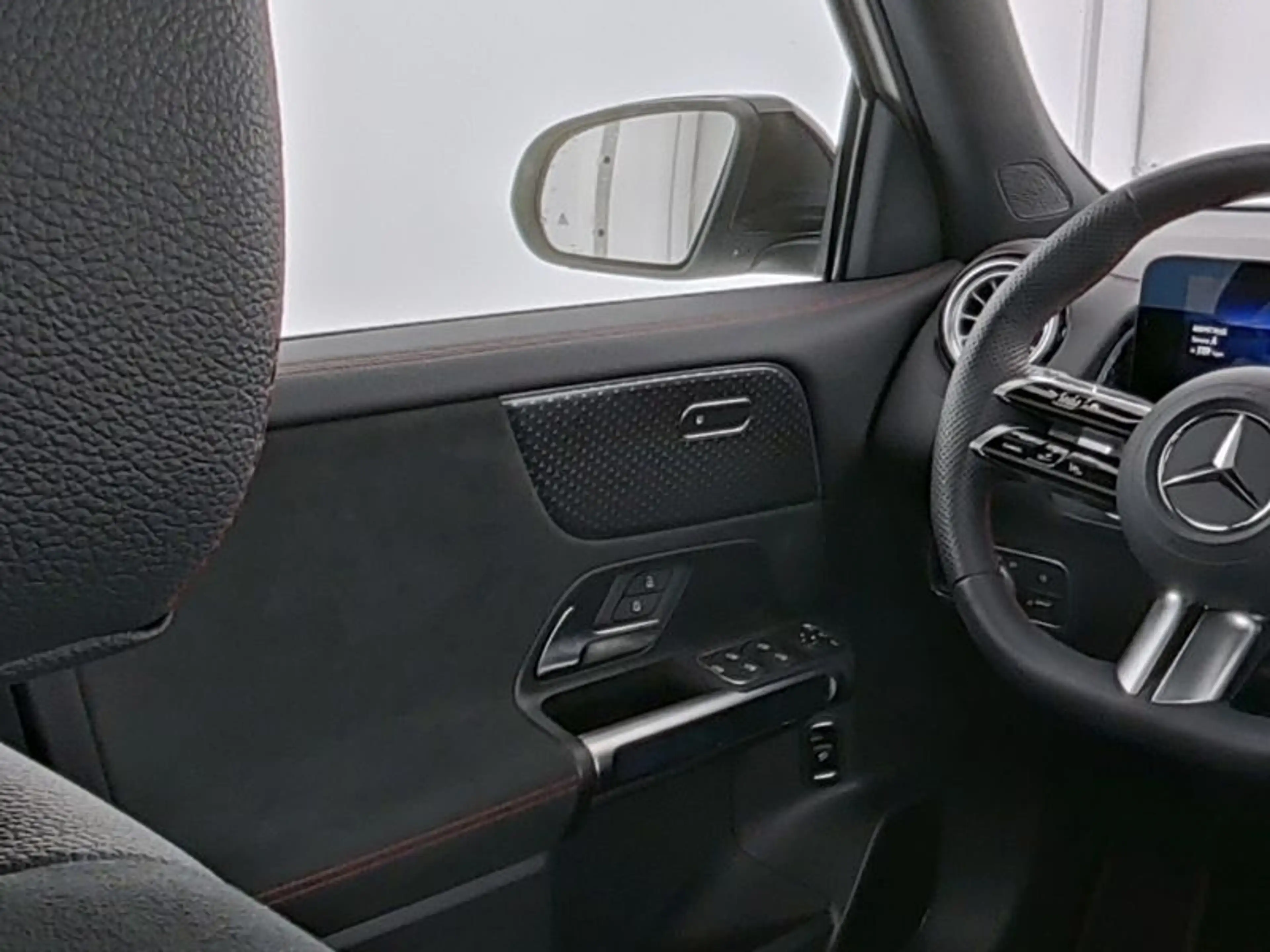 Mercedes-Benz EQB 350 4M , AMG NIGHT 360 DISTR KAMERA PANO PDC — photo 11