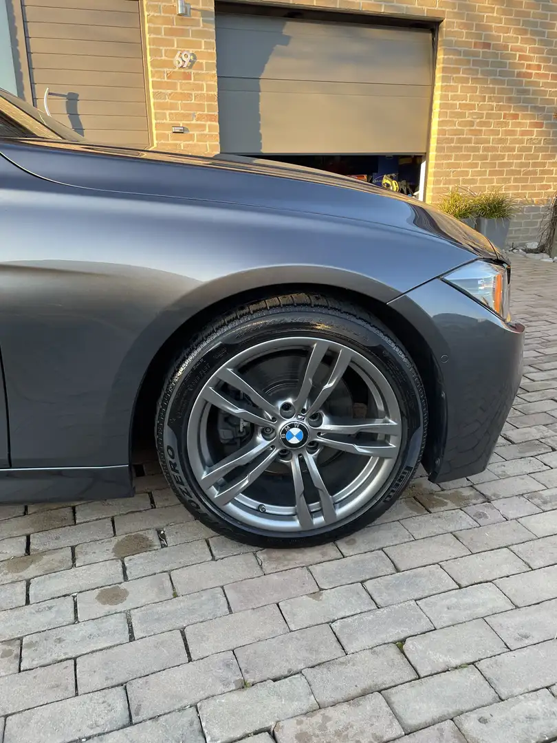 BMW 330 330i - 1