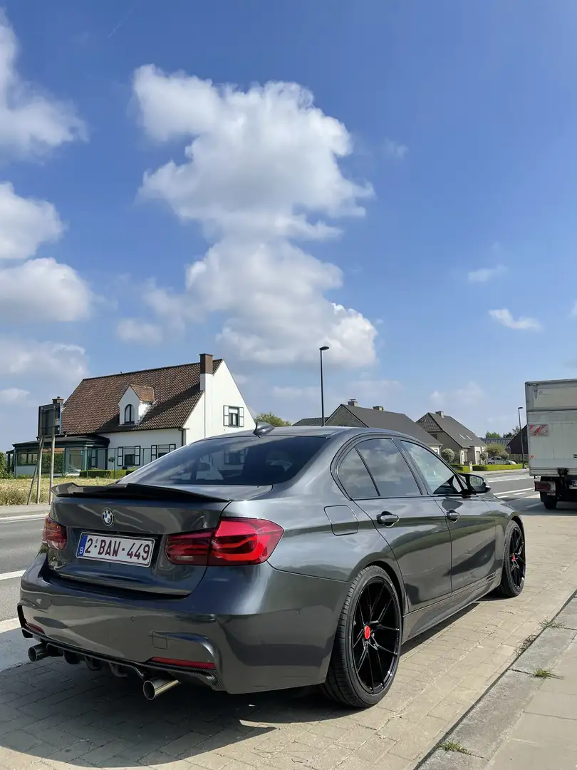 BMW 330 330i - 2