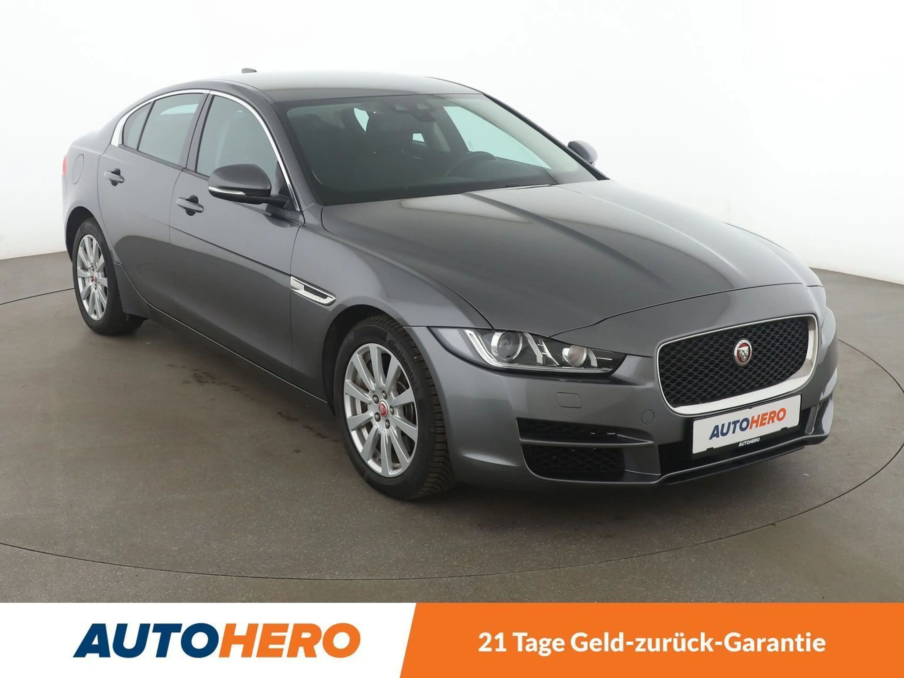 Jaguar XE 25t HSE Aut.*NAVI*LED*TEMPO*PDC*SHZ* — photo 8