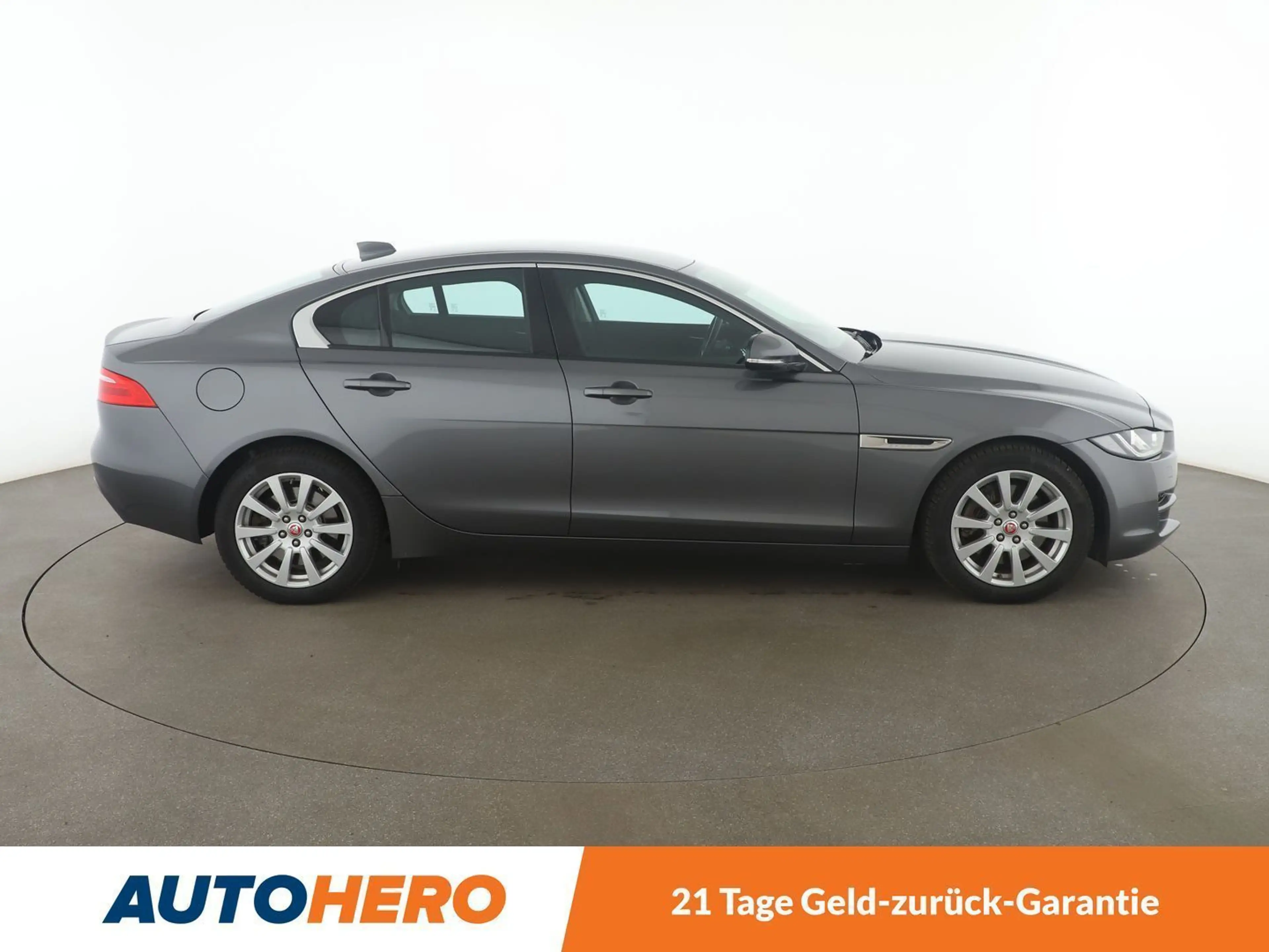 Jaguar XE 25t HSE Aut.*NAVI*LED*TEMPO*PDC*SHZ* — photo 7
