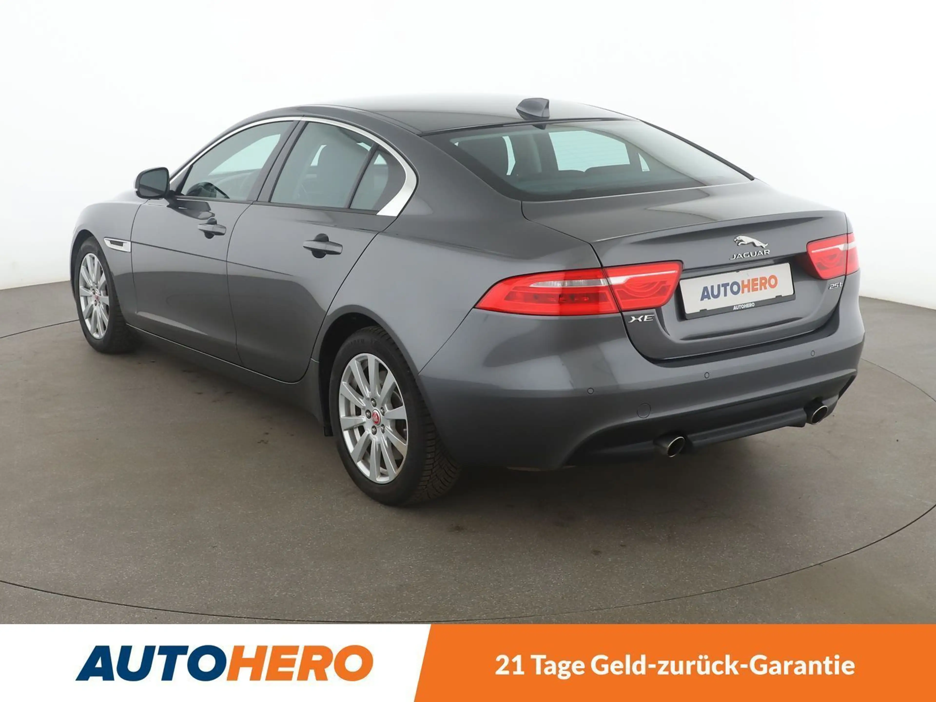 Jaguar XE 25t HSE Aut.*NAVI*LED*TEMPO*PDC*SHZ* — photo 4