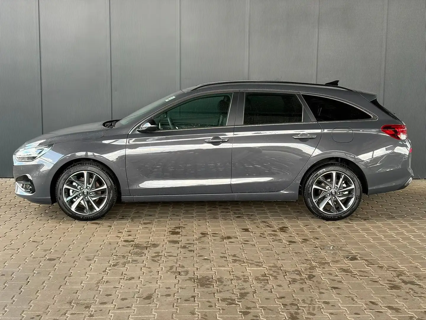 Hyundai i30 Kombi Comfort Plus 1.0 TGDI DCT/ Navi / Sitz + ... Grau - 2