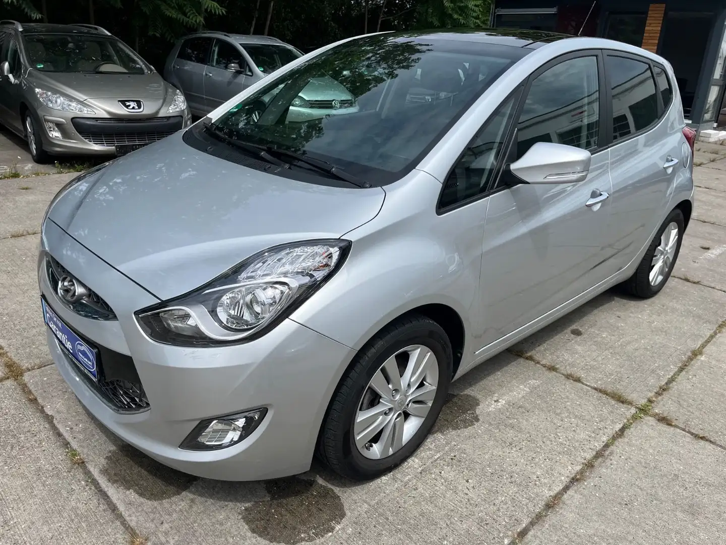 Hyundai iX20 1 HAND, NAVI,KAMERA,PANORAMADACH,TÜV neu Zilver - 1