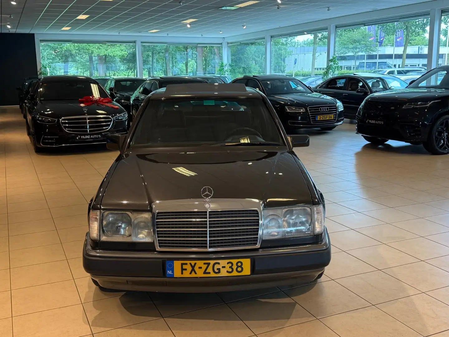 Mercedes-Benz 200 W124 200D|Orig. NL|80.000KM NAP|Schuifdak|Uniek Zwart - 2