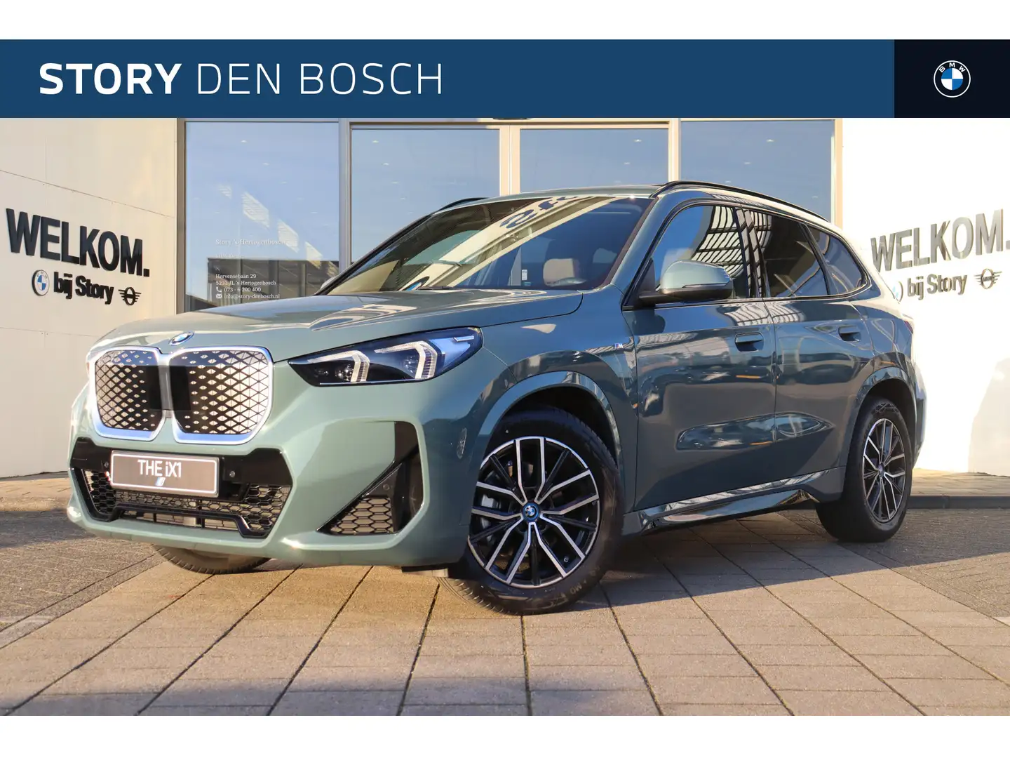 BMW iX1 eDrive20 M Sport / Panoramadak / Trekhaak / Sports Groen - 1