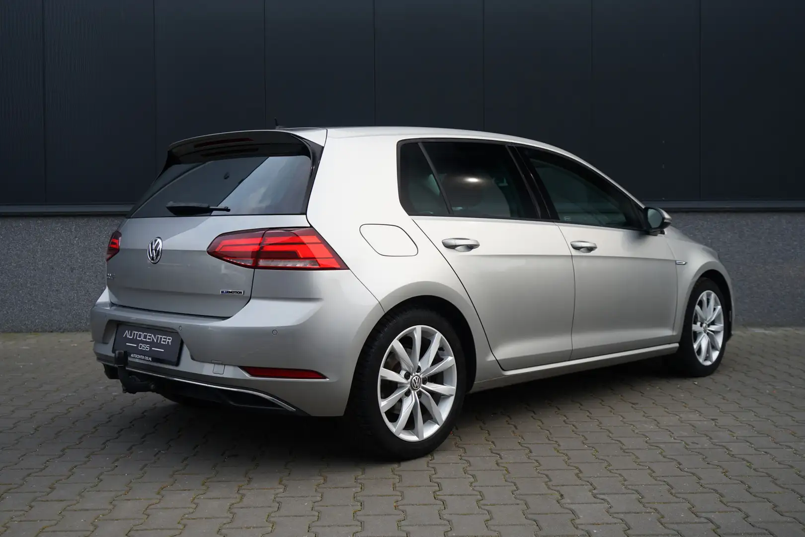 Volkswagen Golf 1.5 TSI DSG ✅ NAP ✅ NAVI ✅ TREKHAAK ✅ CAMERA ✅ LED Grijs - 2