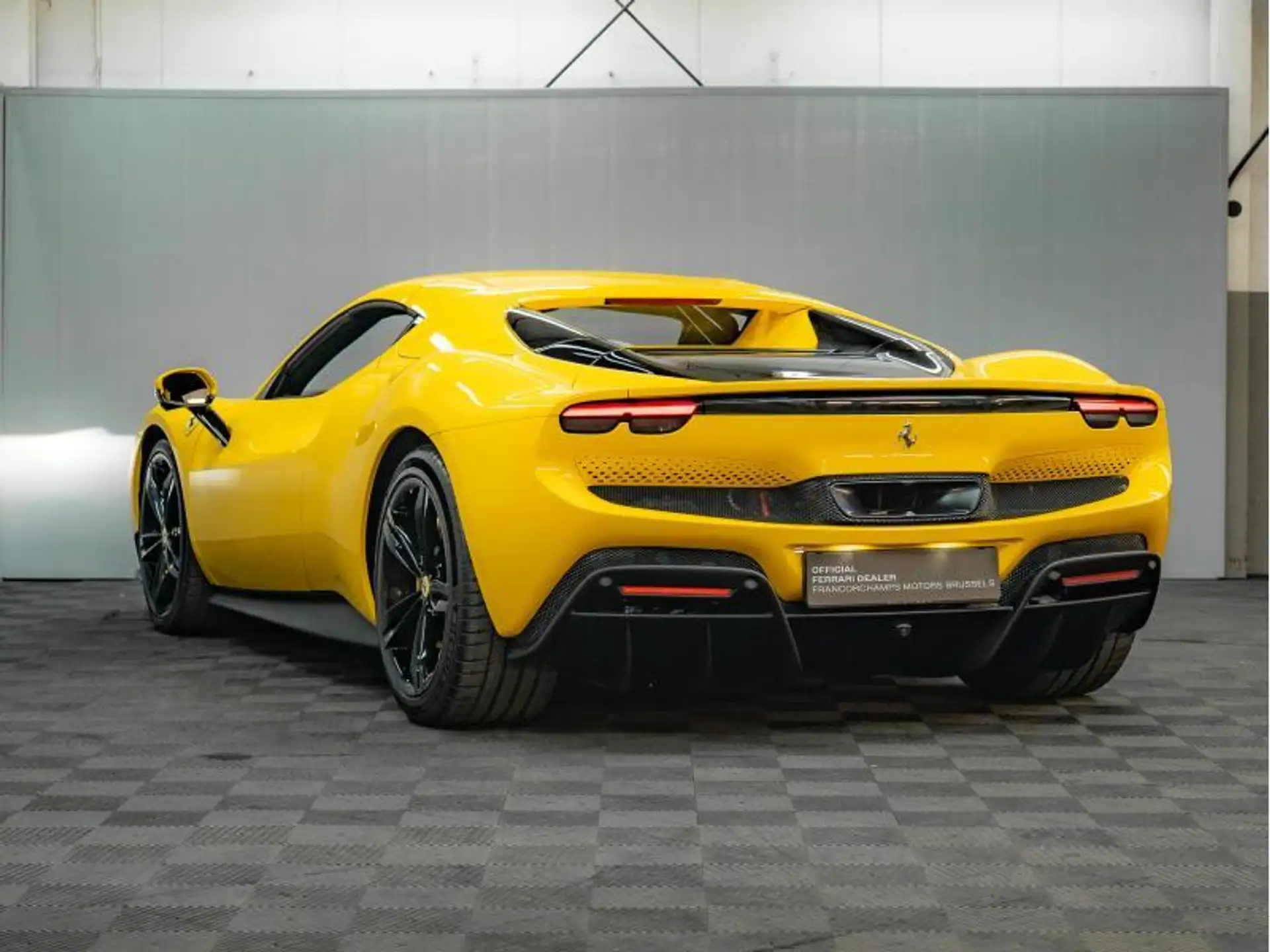페라리 296 GTS 2025 노랑 사진 5