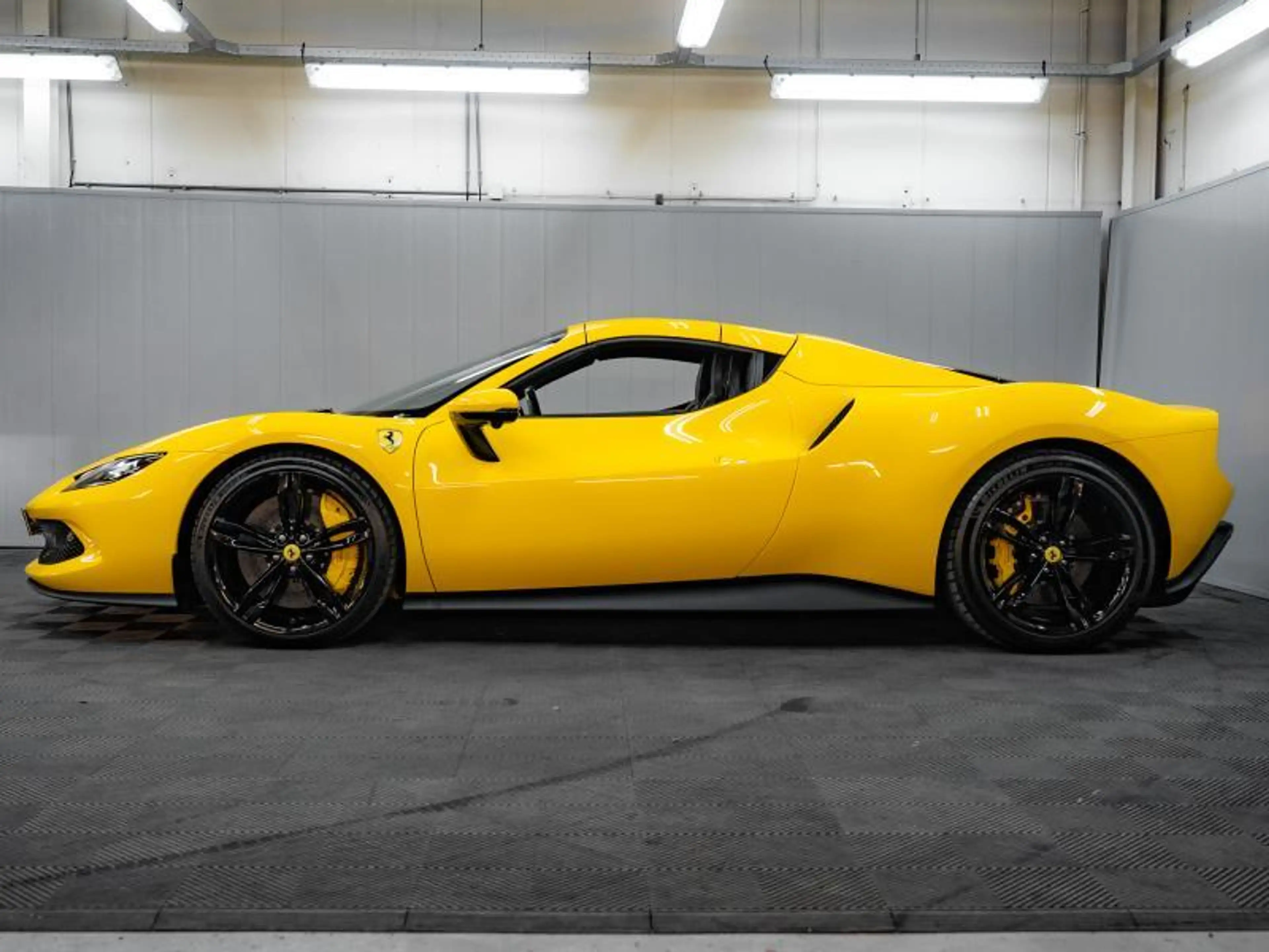 Ferrari 296 GTS Lift - Carbon seats - Alcantara — photo 6