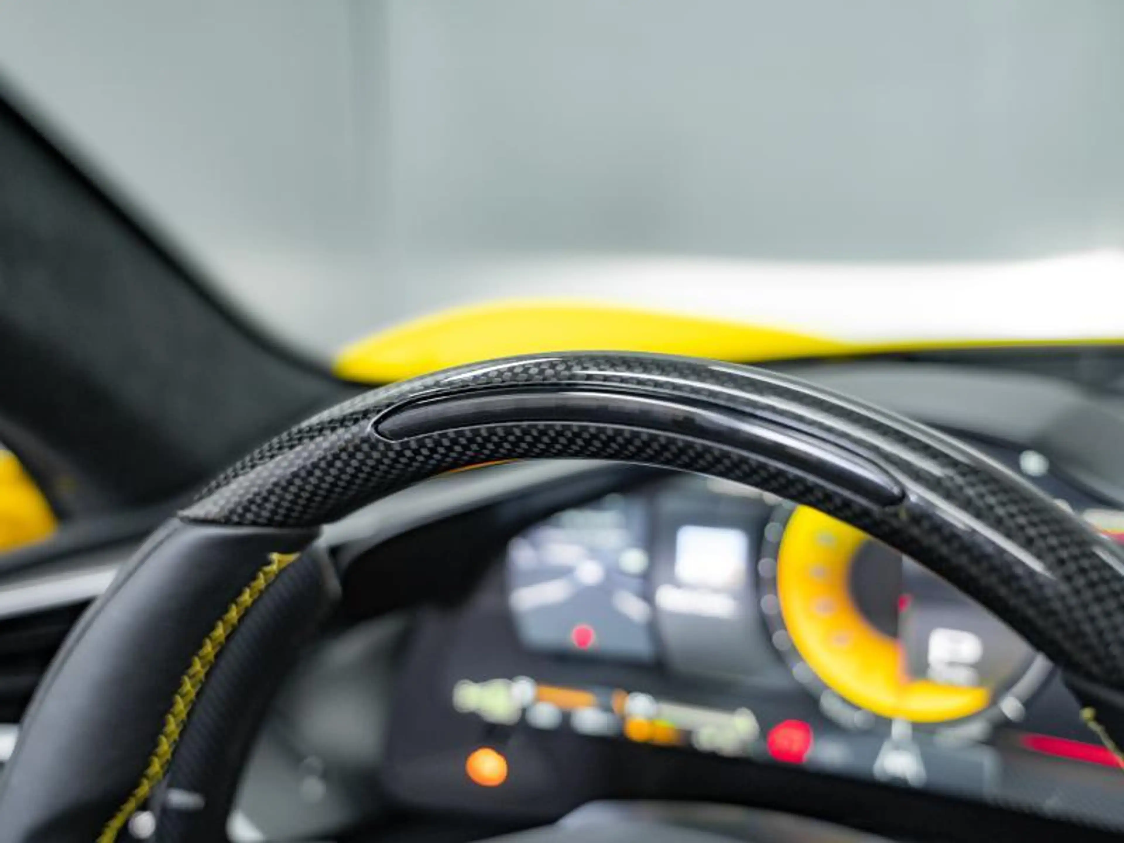 Ferrari 296 GTS Lift - Carbon seats - Alcantara — photo 15