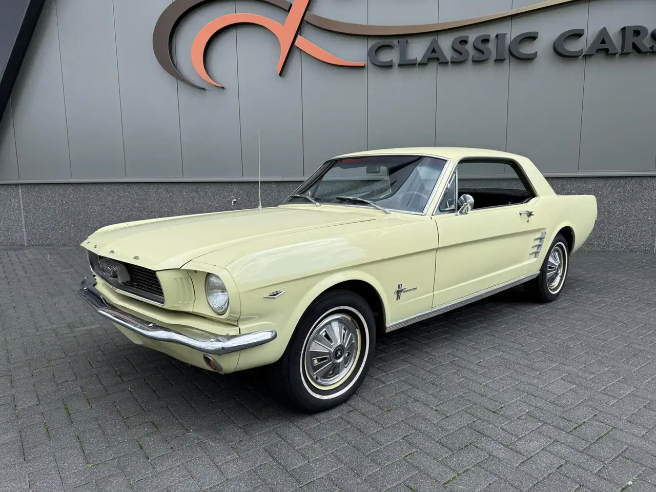 Ford Mustang Coupe, foto 6