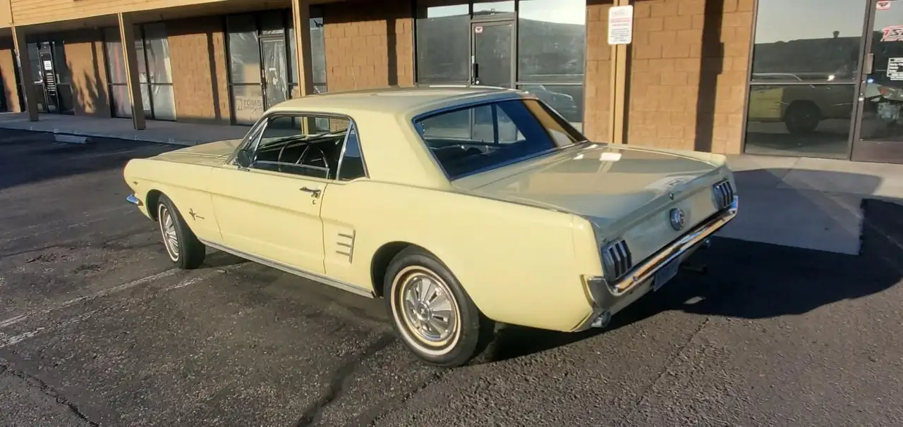 Ford Mustang Coupe, foto 4