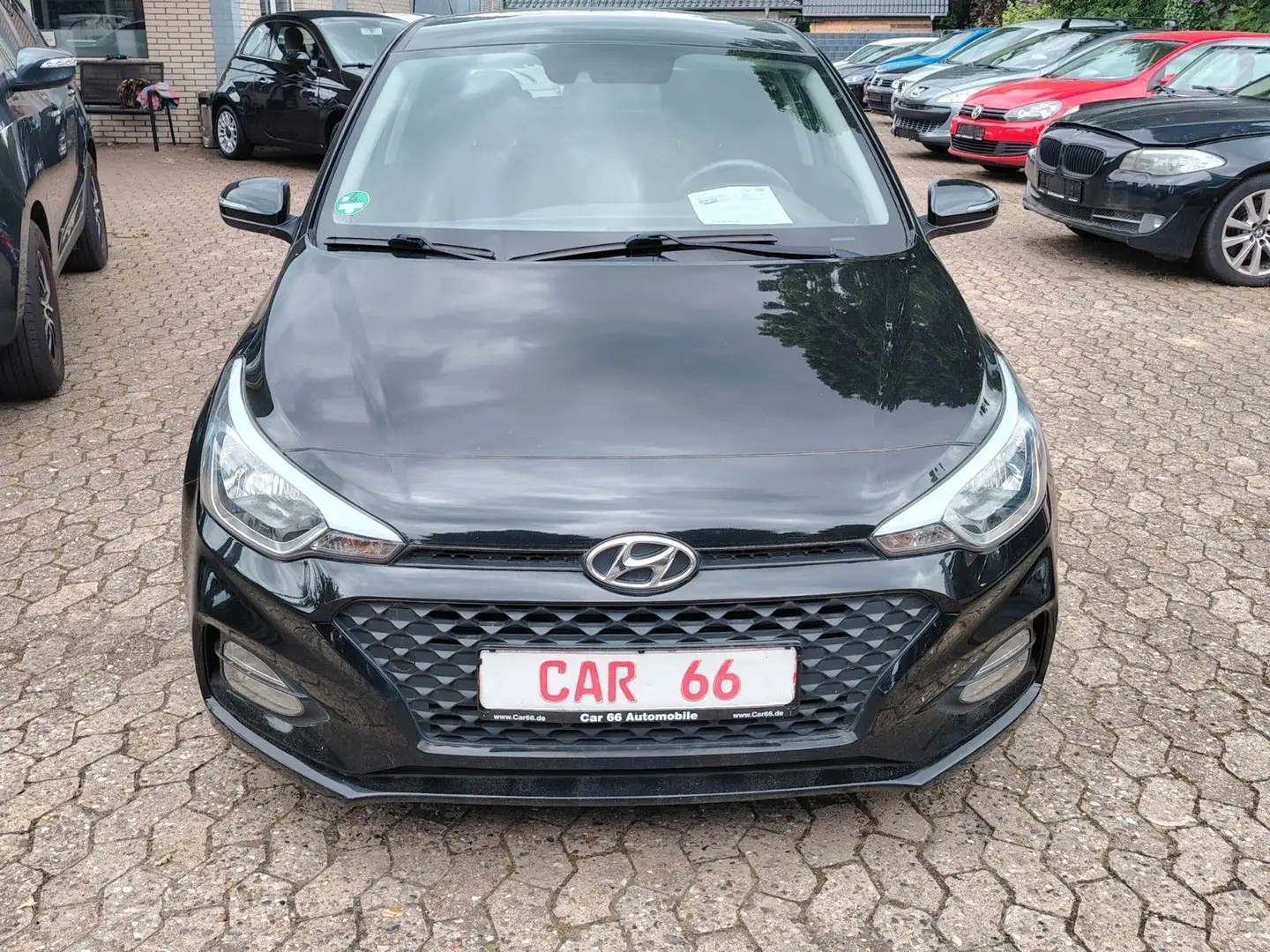 Hyundai i20 YES! / 1. Hand / Klimaautomatik / Kamera / Schwarz - 2