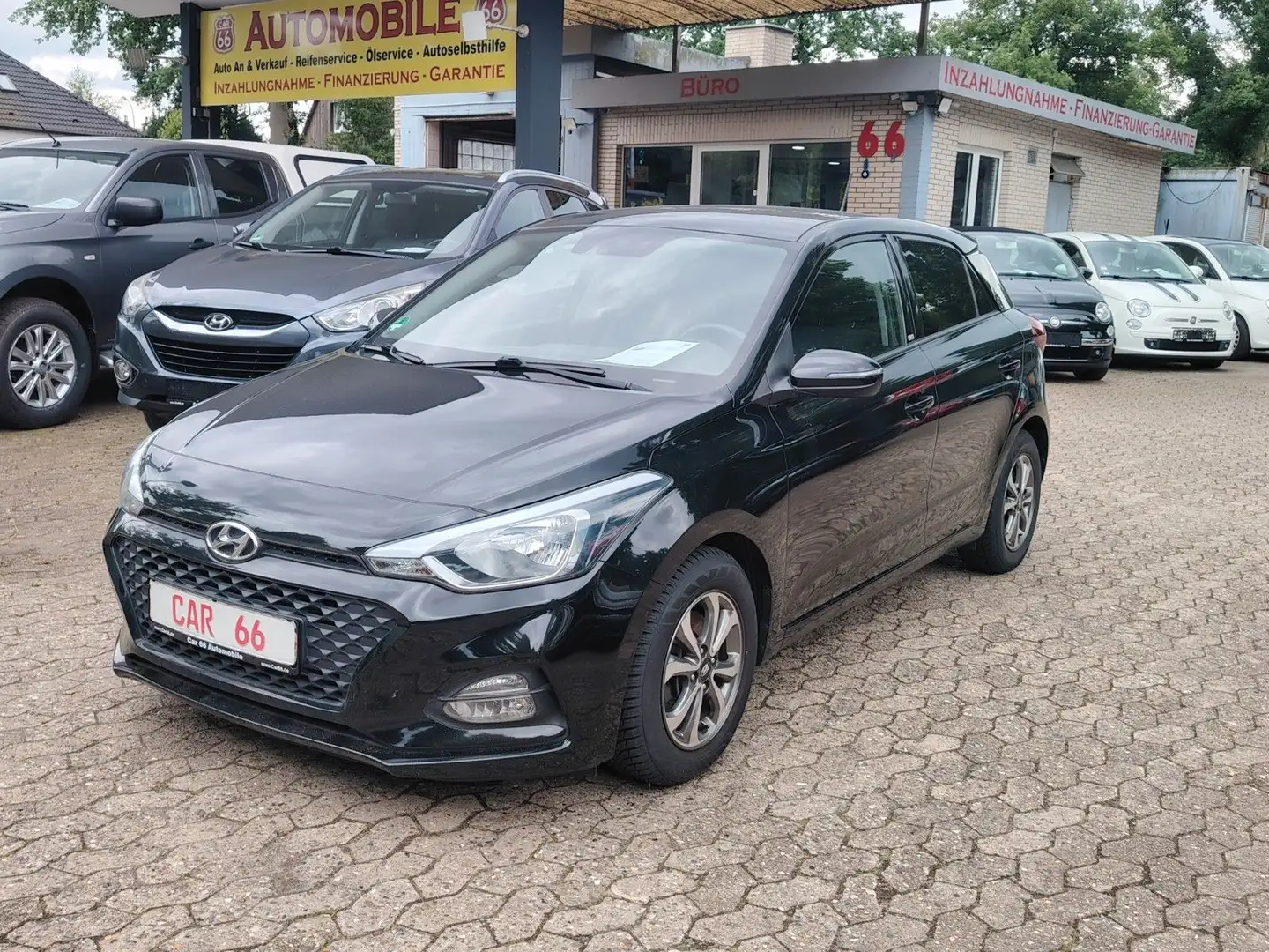 Hyundai i20 YES! / 1. Hand / Klimaautomatik / Kamera / Schwarz - 1