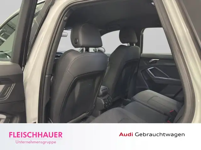 Audi Q3 view 14