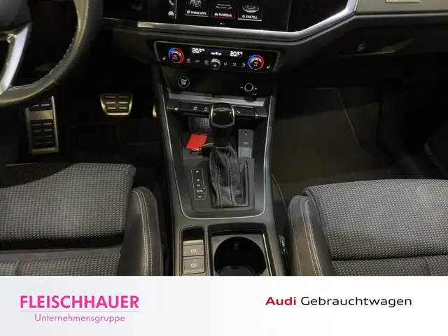 Audi Q3 view 16