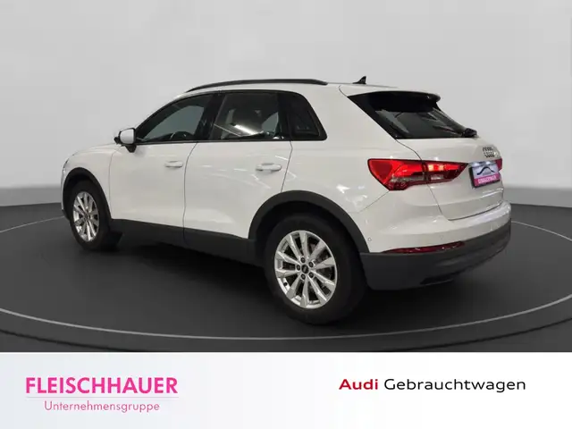 Audi Q3 view 5