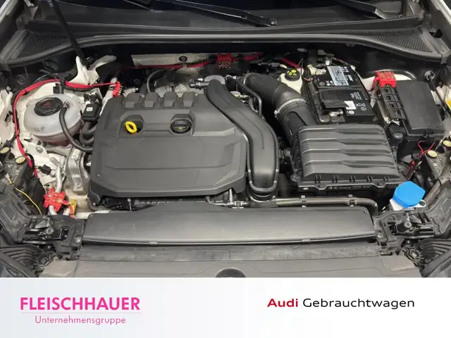Audi Q3 view 22