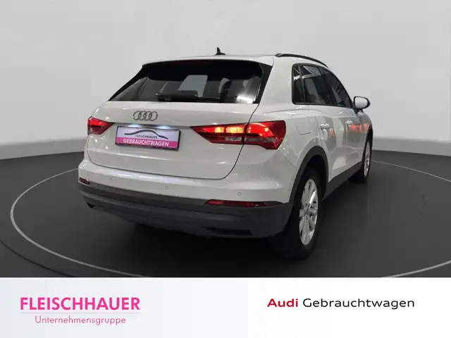 Audi Q3 view 7