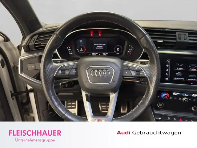 Audi Q3 view 11