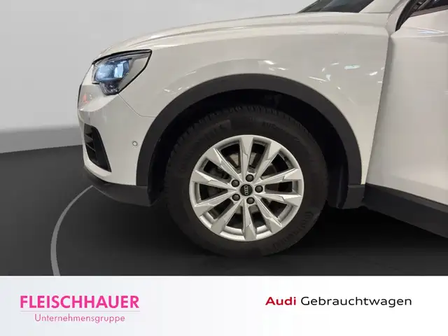 Audi Q3 view 23