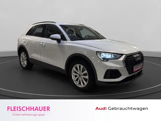Audi Q3 view 9
