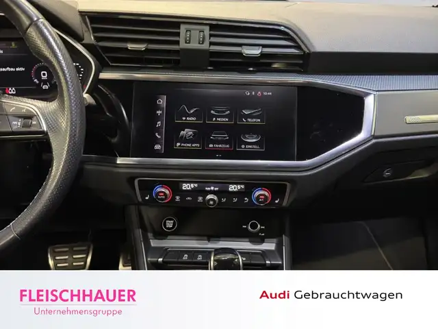 Audi Q3 view 17