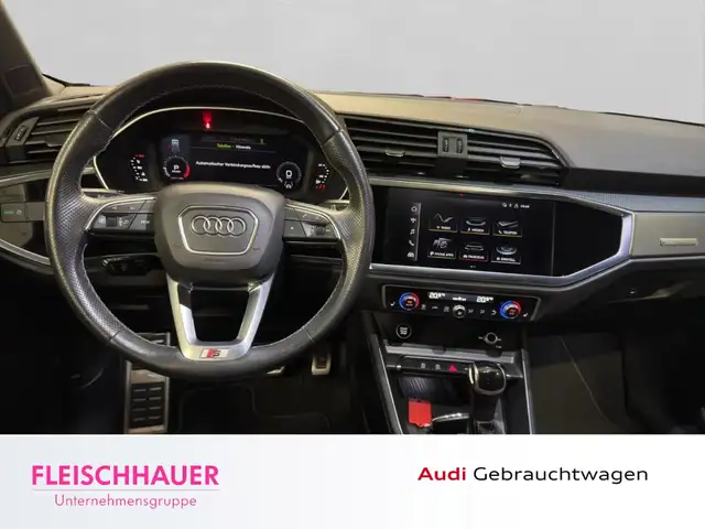 Audi Q3 view 15