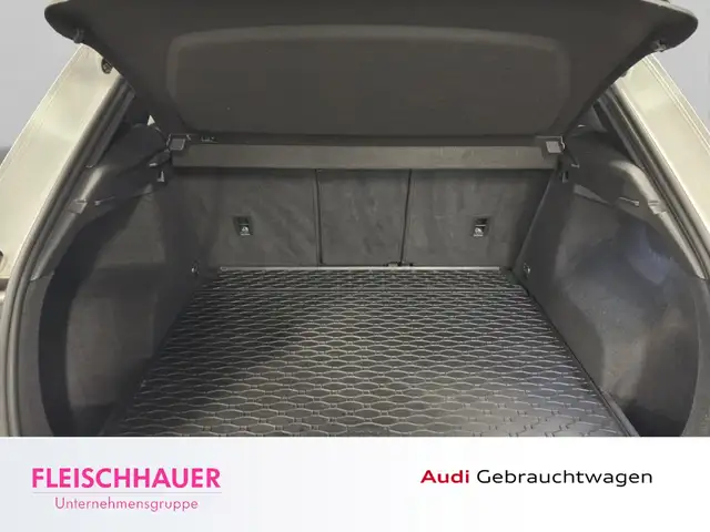 Audi Q3 view 21