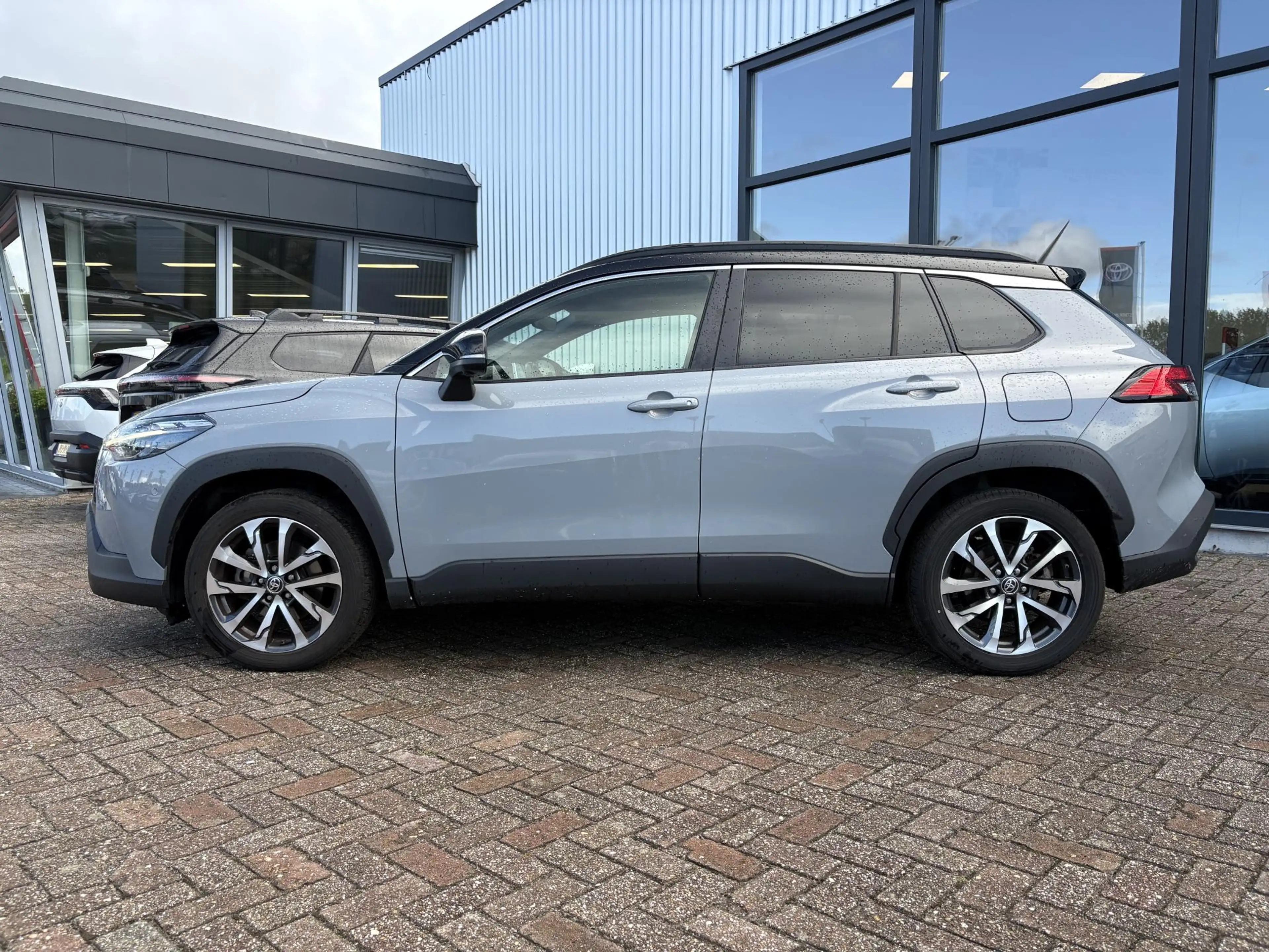Toyota Corolla Cross 2.0 High Power Hybrid Launch Edition — photo 2