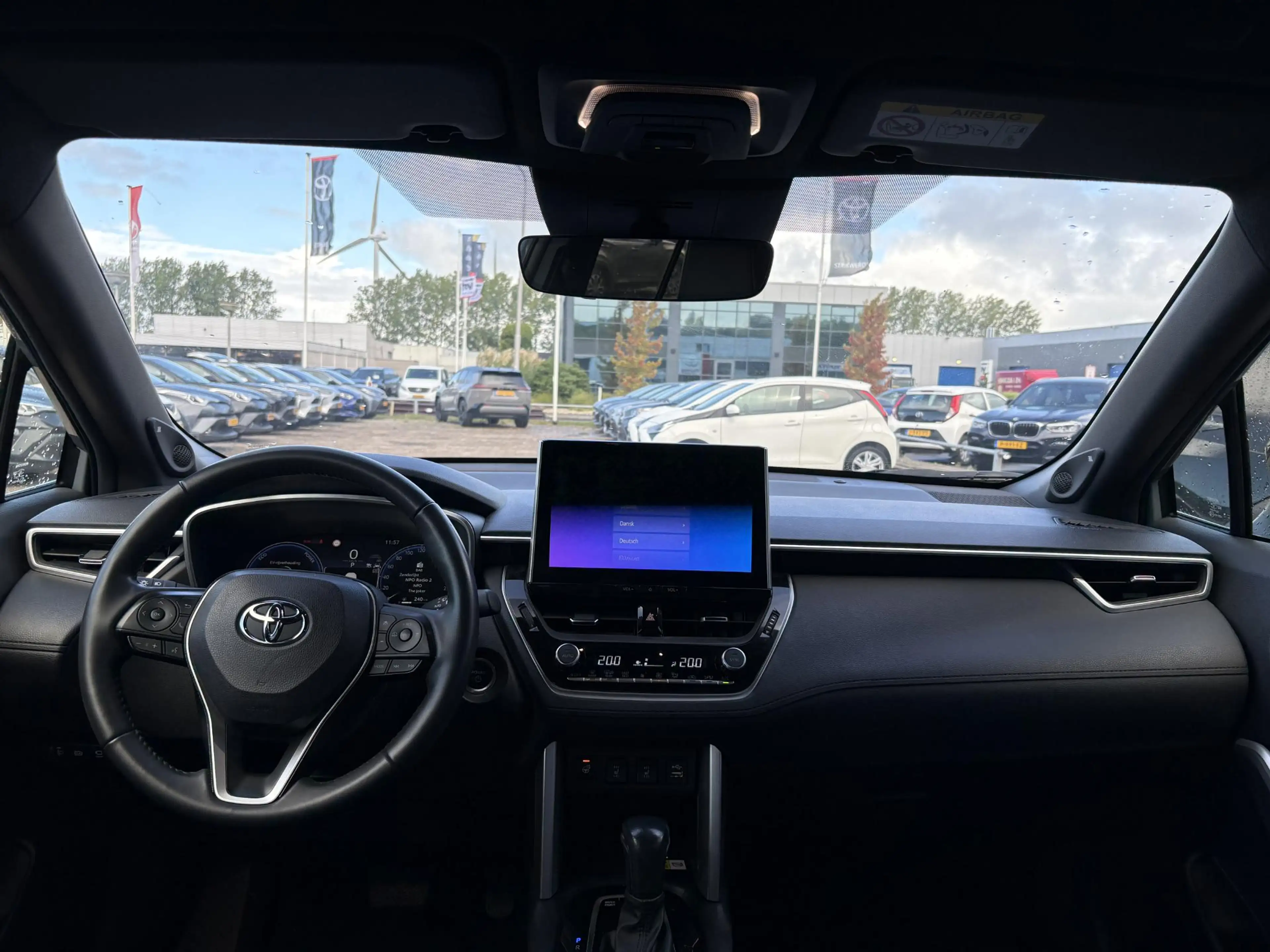 Toyota Corolla Cross 2.0 High Power Hybrid Launch Edition — photo 13