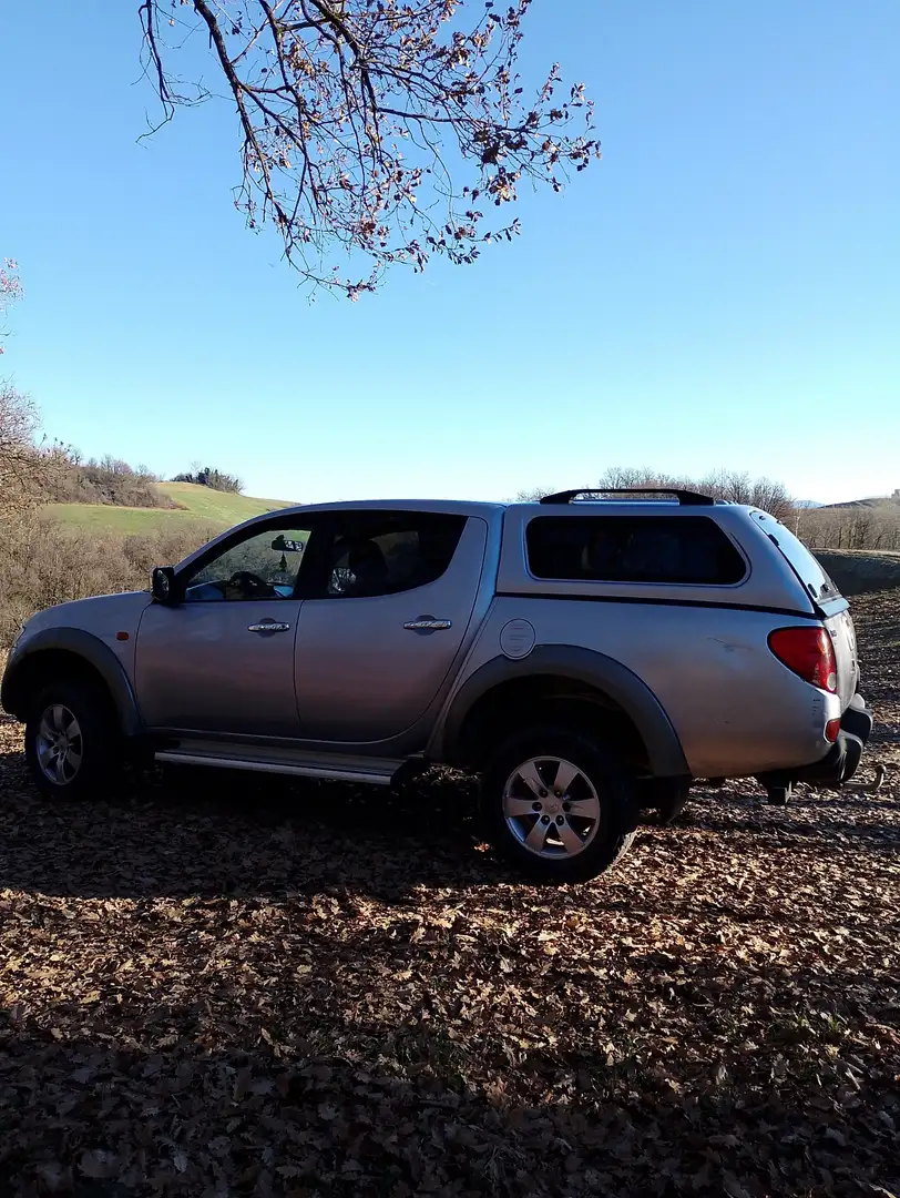 Mitsubishi L200 d.cab 2.5 di-d Invite - 2