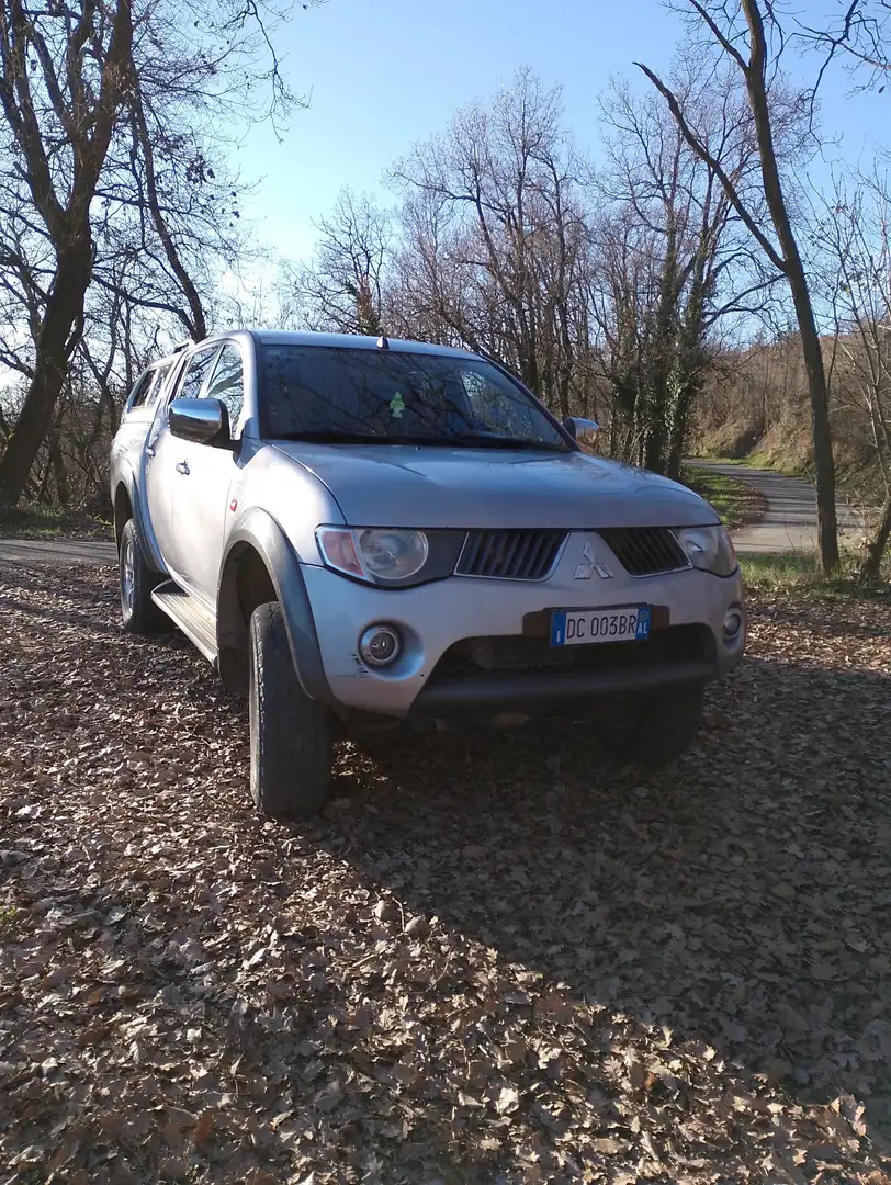 Mitsubishi L200 d.cab 2.5 di-d Invite - 1