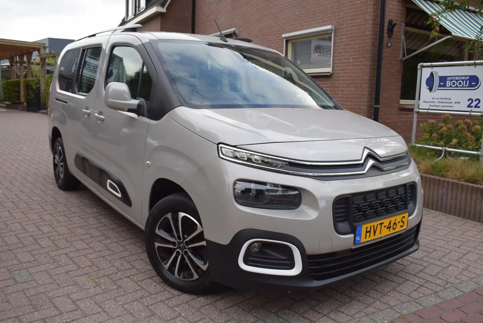 Citroen Berlingo XL 1.2 PureTech Shine 7 PRS. NAVI/CARPLAY/AIRCO-EC Grigio - 2