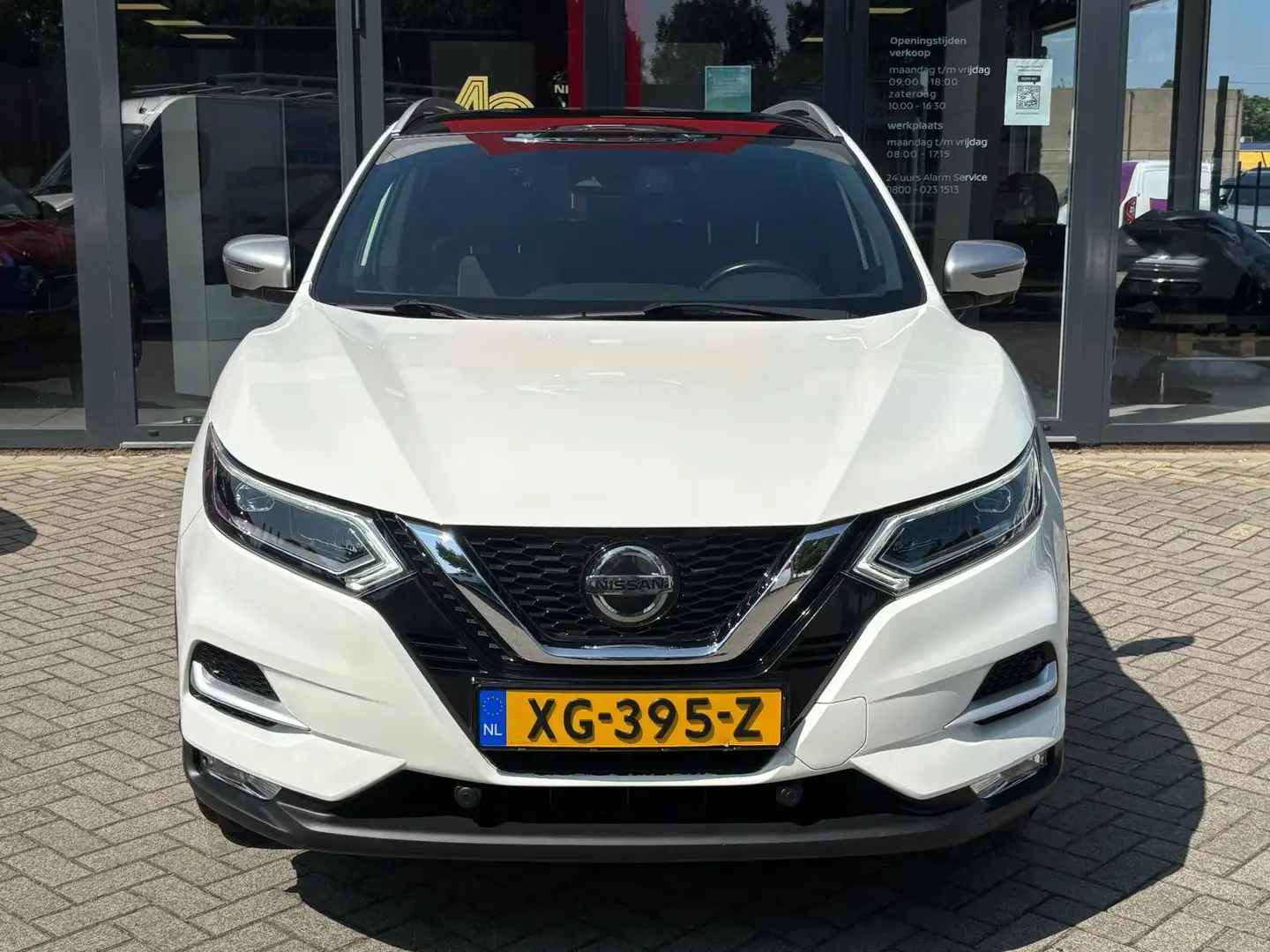 Nissan Qashqai DIG-T 115 Tekna Plus | PANORAMADAK | LEDER | STOEL Wit - 2