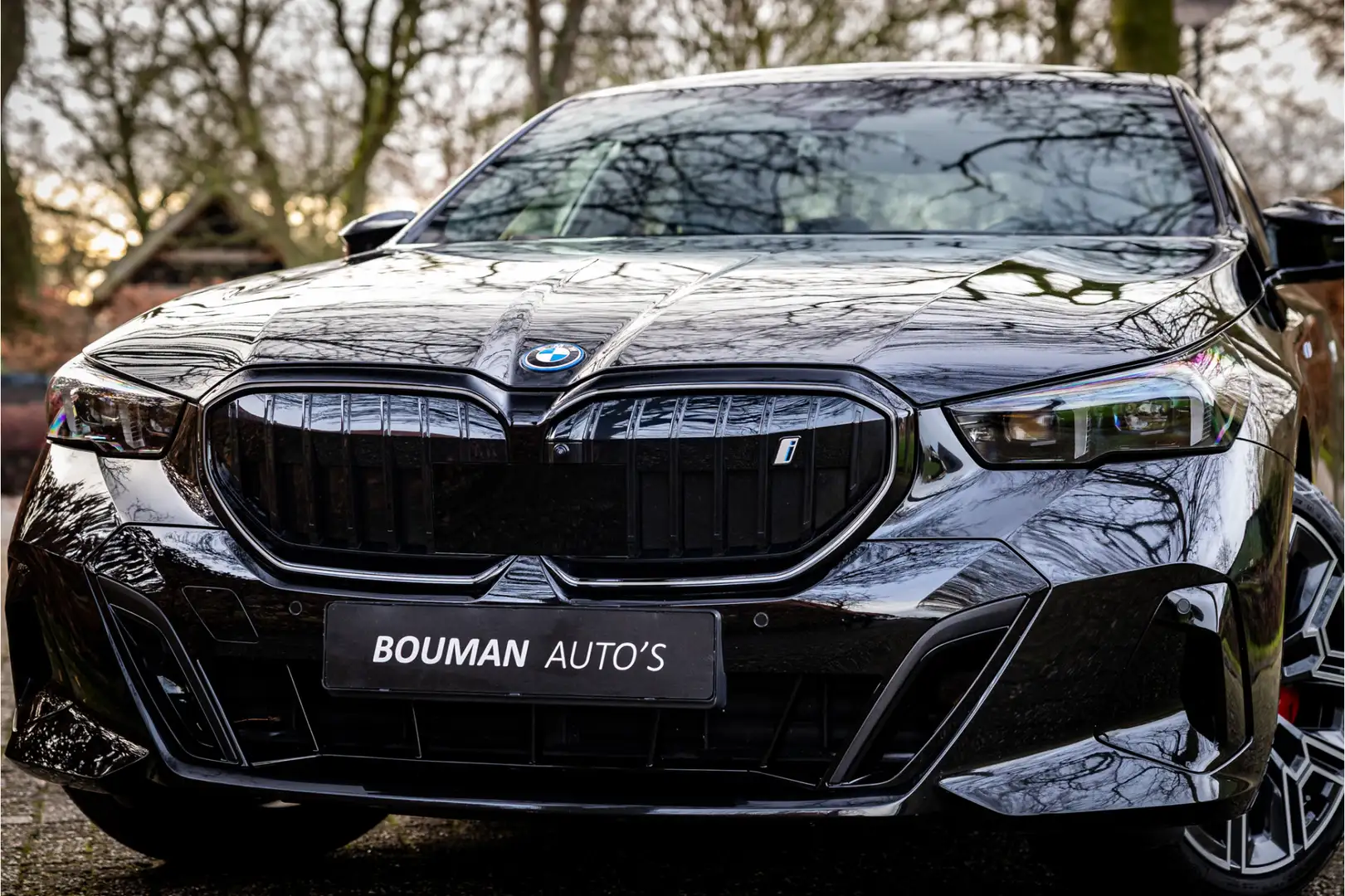 BMW i5 xDrive40 84 kWh 4WD M Sport Pro Panorama 20" HUD A Zwart - 2