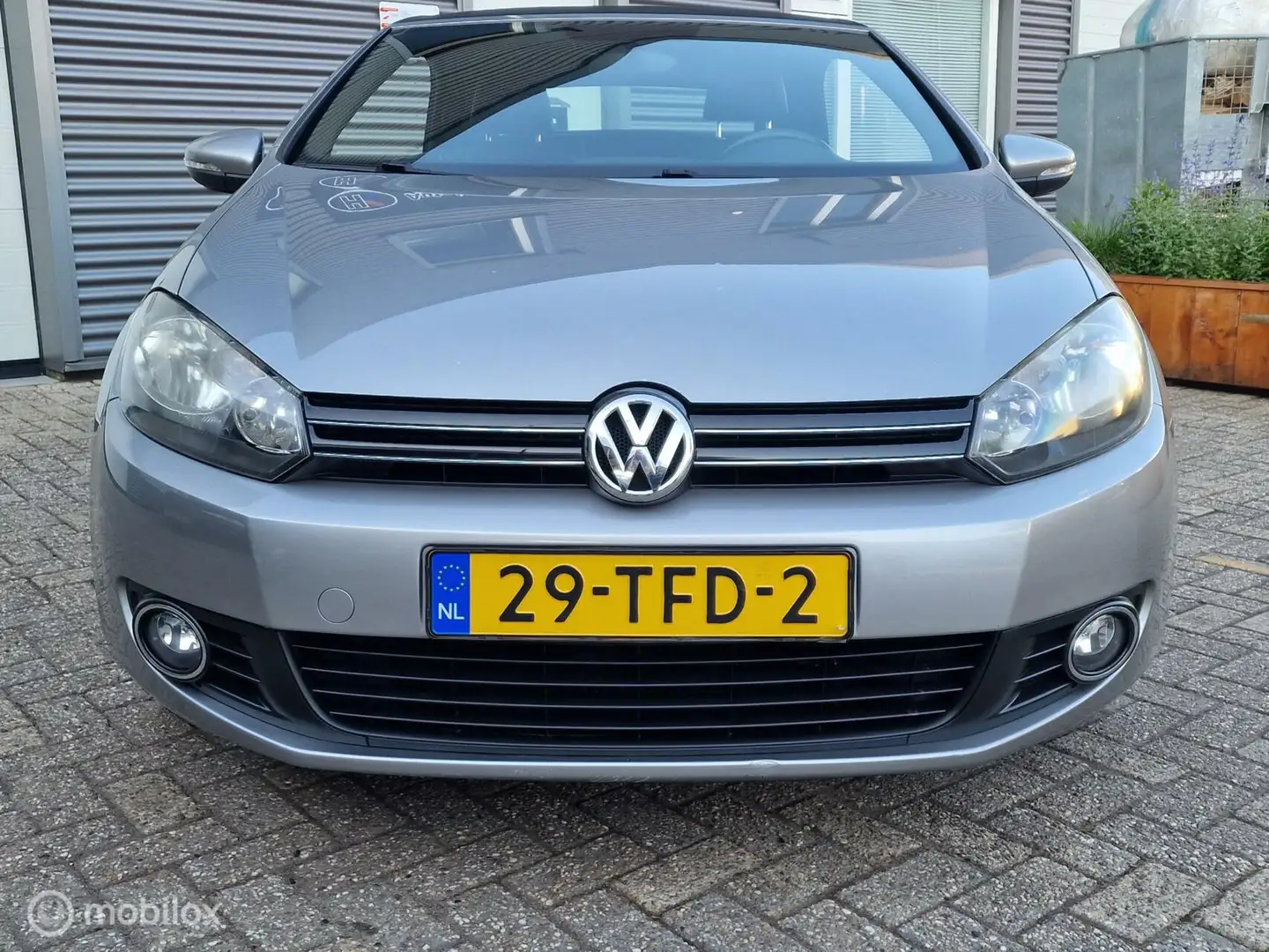 Volkswagen Golf Cabriolet 1.2TSi 105pk H6 Highline BlueMotion Gris - 2