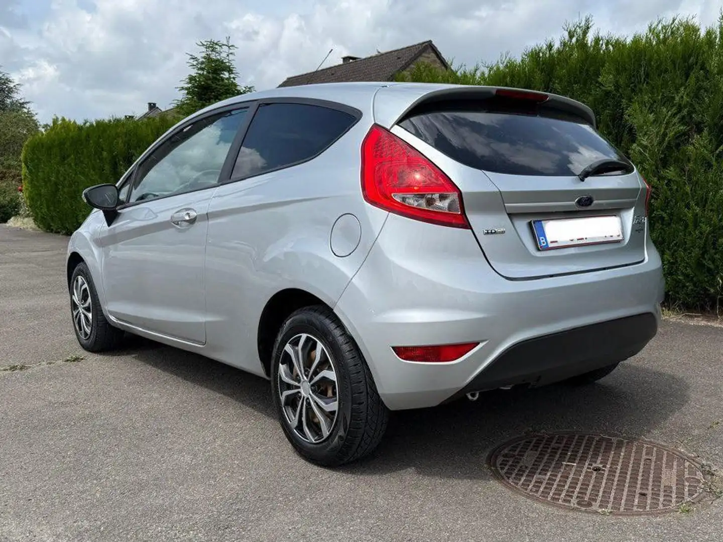 Ford Fiesta 1.4 TDCi Ambiente // TEL  0492436959 - 2