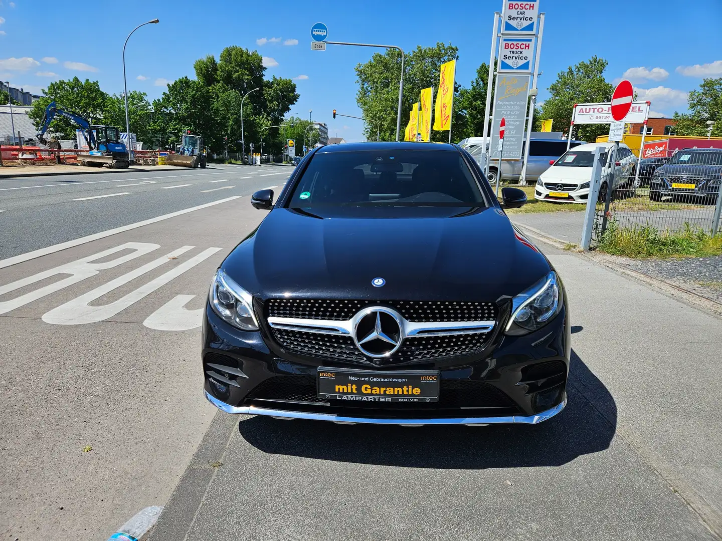 Mercedes-Benz GLC 220 d Coupe 4Matic 9G-TRONIC AMG Line crna - 1