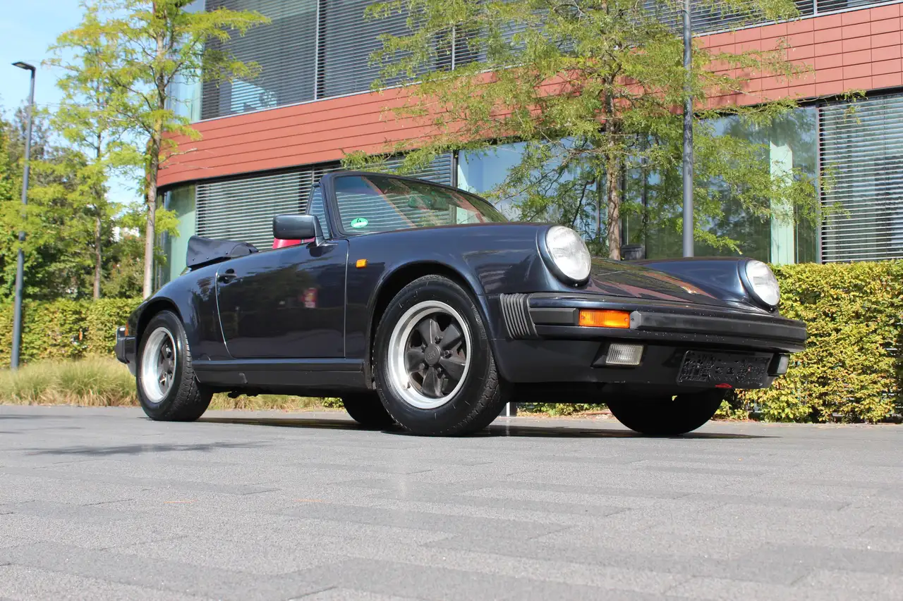 Porsche 911 Carrera Cabrio: volles Porsche Scheckheftgepflegt, orig. Porsche-Werkswagen, G50, Turbositze, H-Kennz., 3,2l G-Modell, foto 1