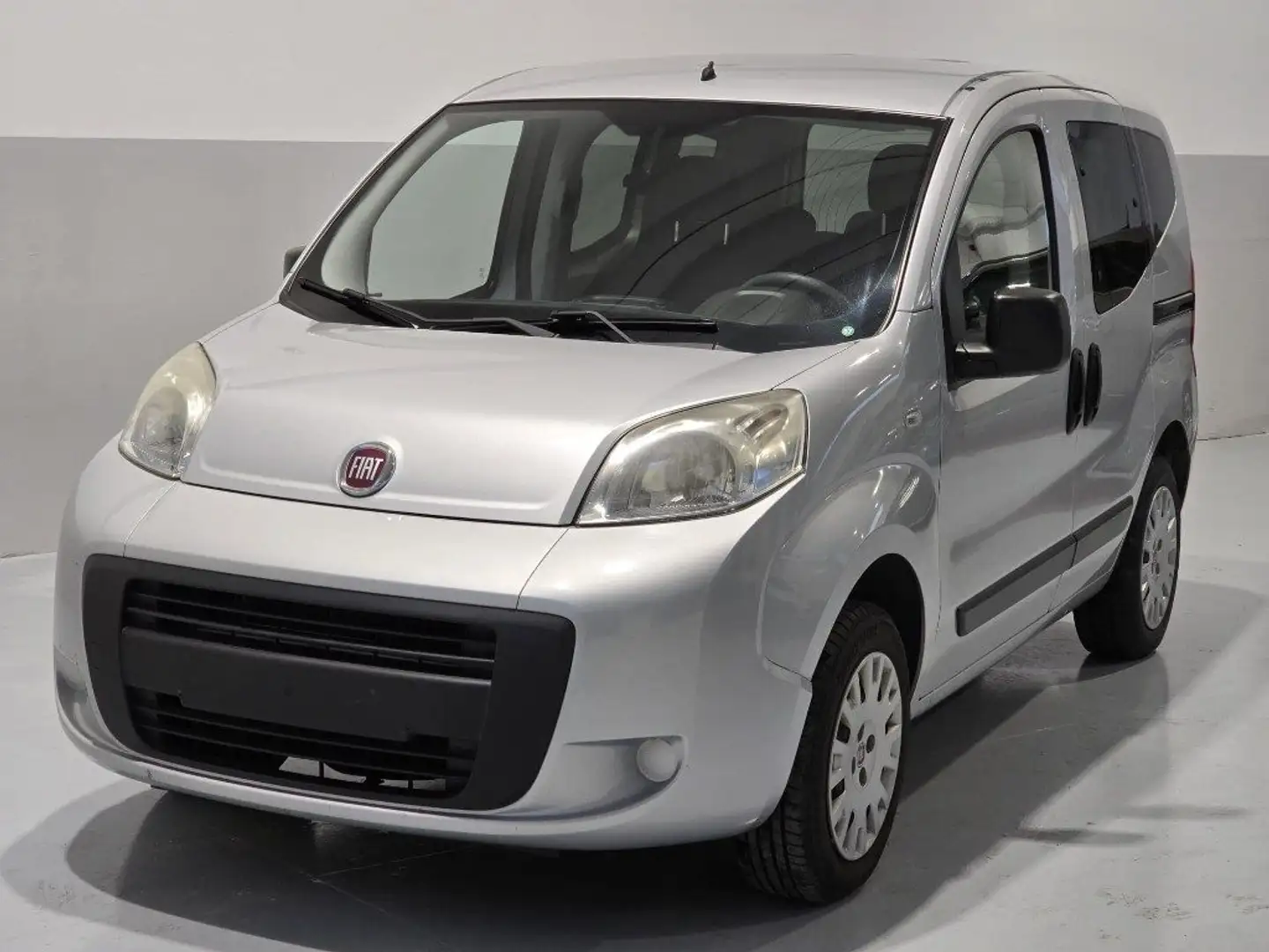 Fiat Qubo 1.4 8V 77 CV Active Gris - 1