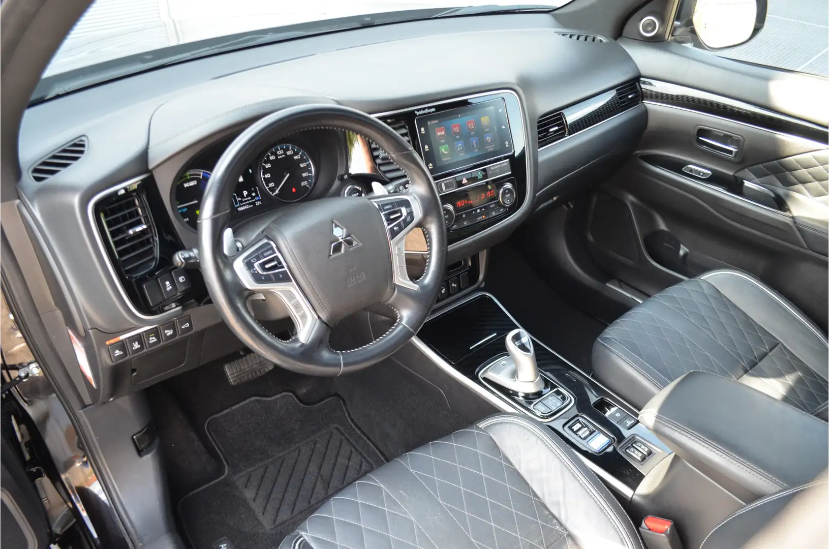 Mitsubishi Outlander PHEV 2.4 INSTYLE 4WD | PLUG IN HYBRID | FULL OPTIO Zwart - 2