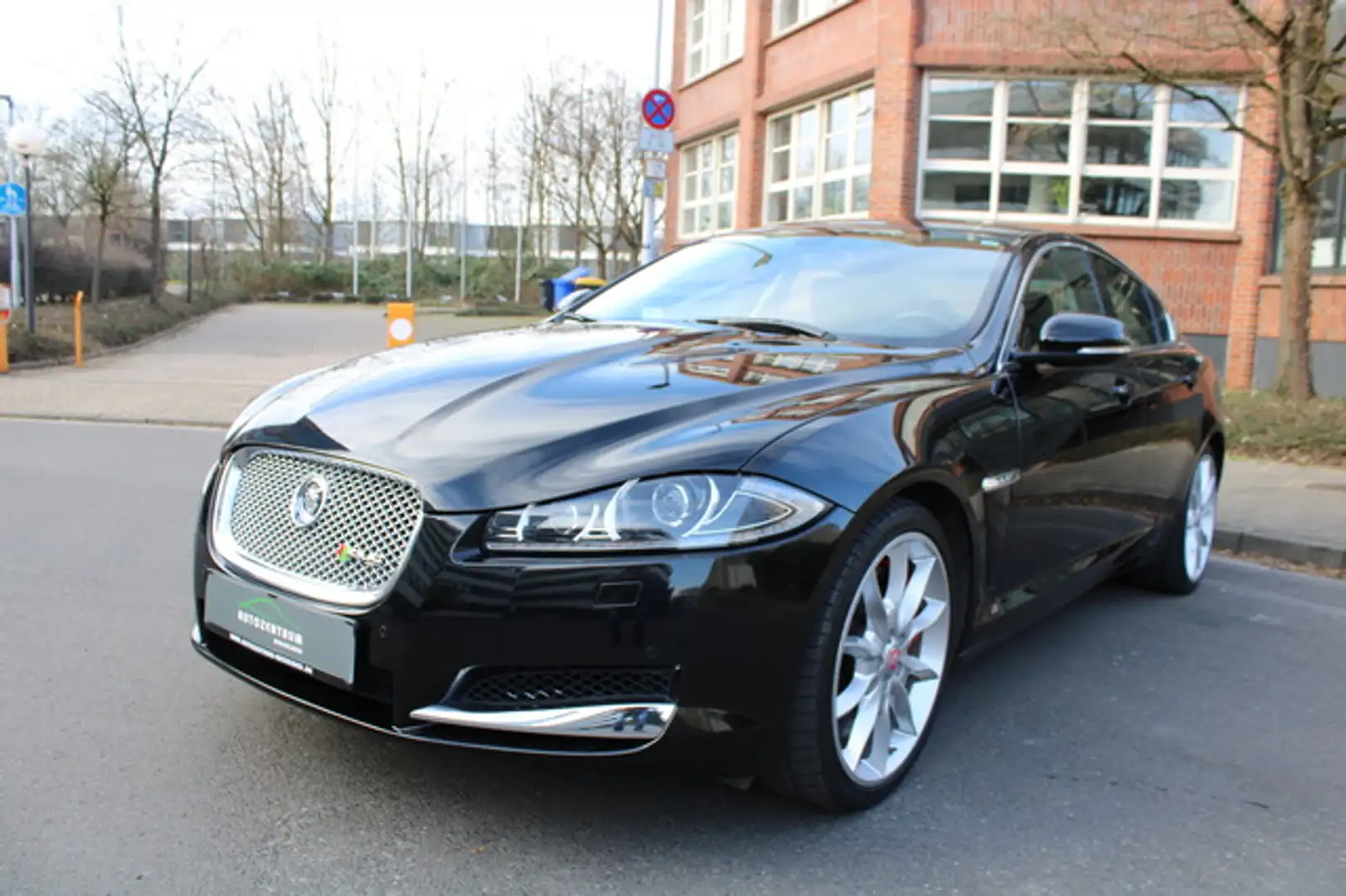Jaguar XF 5.0 V8 S Sitzlüftung/Kamera/eGSD Schwarz - 2